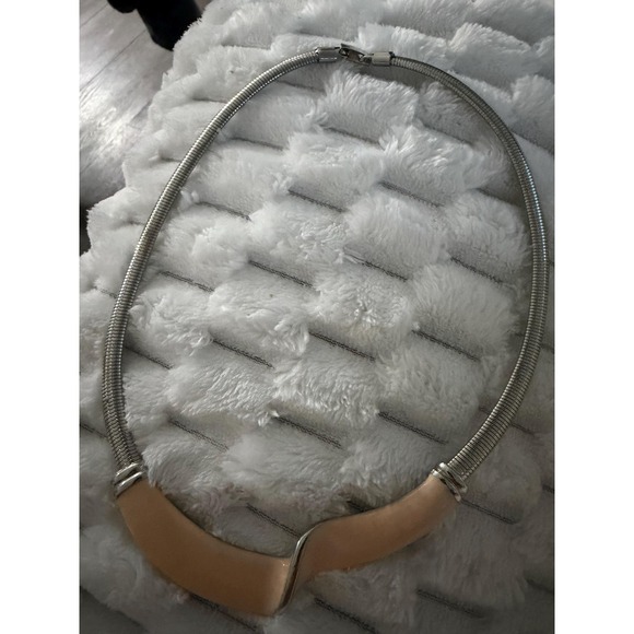 Jewelry - Vintage 1980s Gold Tone Omega Flex Choker Necklace Marbled Peach Enamel Statemen